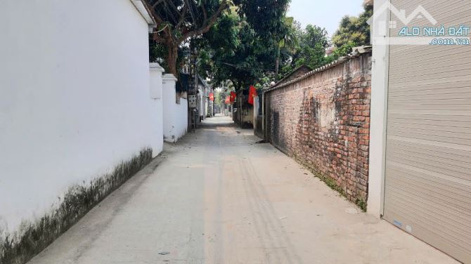 thôn Tằng My. sát bìa làng. cách VĐ3 chỉ 400m. full thổ. 55tr/m2