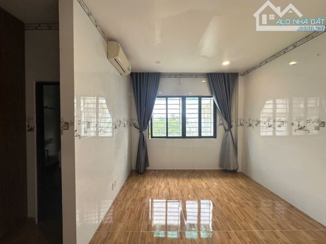 Nhà Xây Tâm Huyết – Rộng Thoáng – Ngay Thạnh Lộc 37 – 5.x Tỷ TL