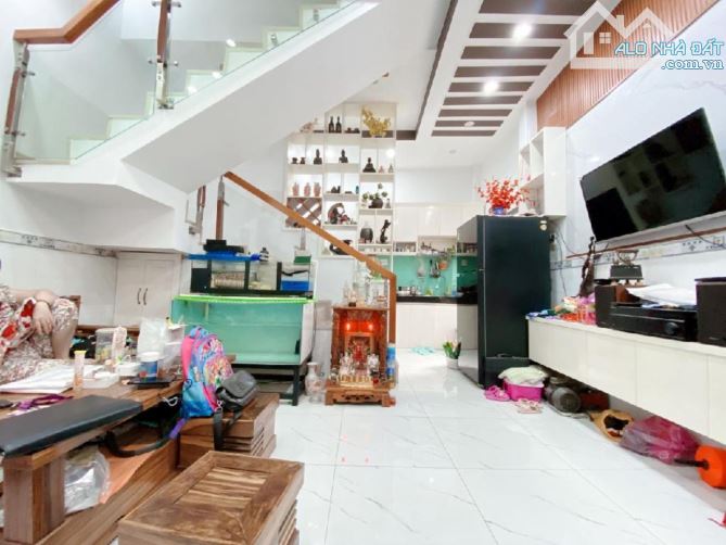 Bán nhà Lê Văn Lương 4.5 * 17m, chỉ 5.x tỷ gần bên Lotte Nguyễn Thị Thập, Quận 7