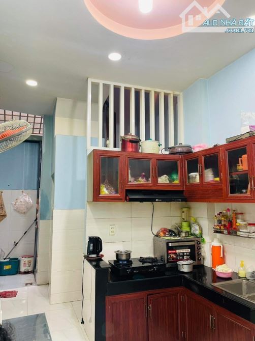 Bán Nhà 4 Tầng, Trần Hưng đạo, Q1, 3PN, Giá 5.6 tỷ TL.