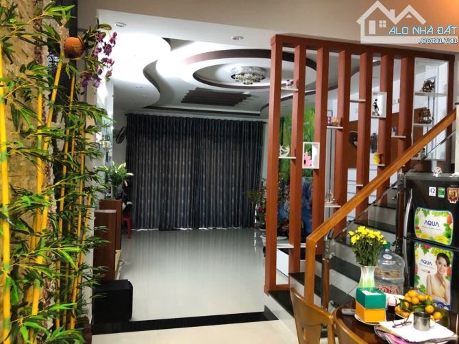 Bán gấp nhà MT Trần Nhân Tông, Sơn Trà, Đ.10.5m, Gái chỉ