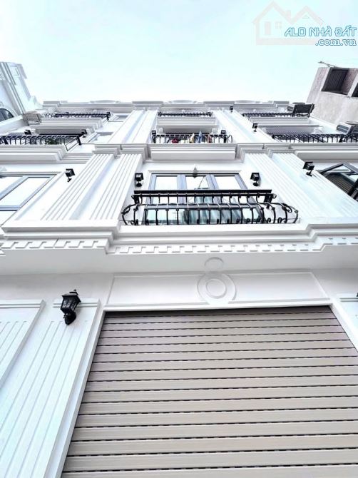 CẦN  TIỀN XỬ LÝ CÔNG VIỆC BÁ.N GẤP NHÀ 5 TÂNG