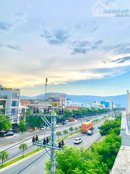 👉 Bán nhanh nhà 4.5 tầng thiết kế mê lệch MT Ngô Quyền.