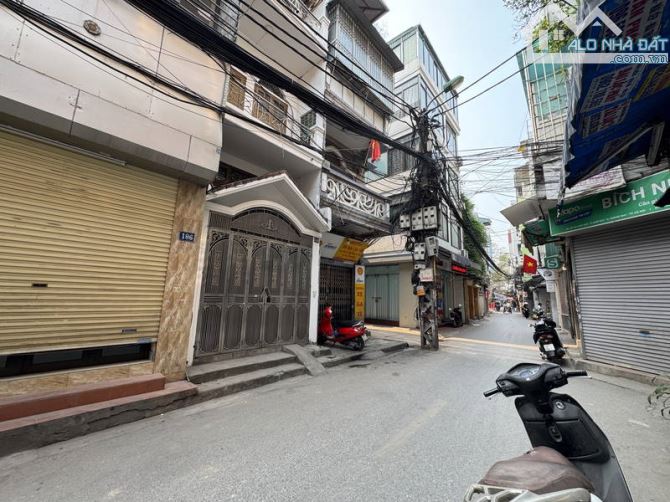 Bán gấp đất mặt phố Giáp Bát, Hoàng Mai dt 73m, mt 4m, giá rẻ như trong ngõ chỉ 13,6 tỷCần
