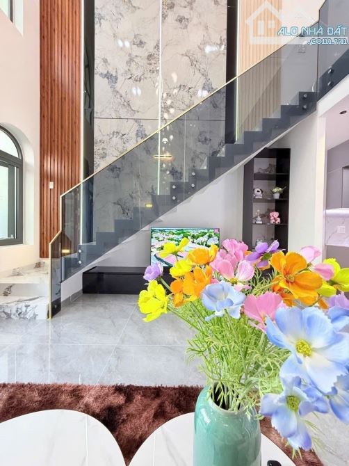 BÁN GẤP NHÀ 2 TẦNG NAM PHẠM HÙNG, CẨM LỆ DT :125M2 GIÁ CHỈ NHỈNH 3TỶ 📍 Vị trí: Đường Nam