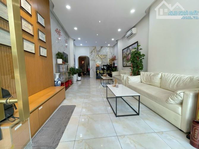 Nhà xuống giá MT Nguyễn Đình Chiểu Đakao Quận 1 - DT 4,5x17m - 5 tầng - HĐT 120 triệu