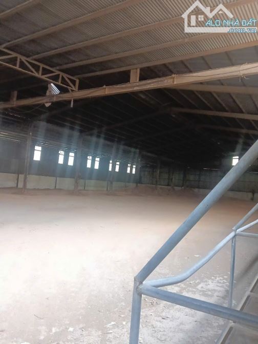 cho thuê xưởng 1800m2 Giá chỉ 37tr P Tân Hoà