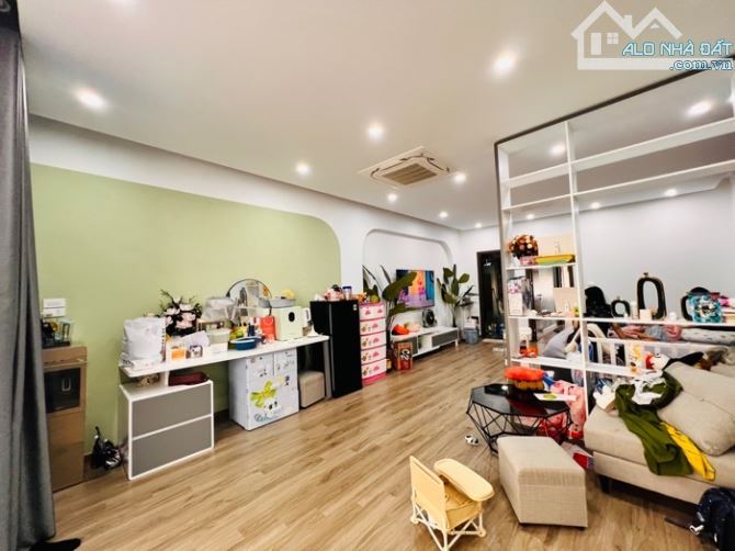 Cần Bán Nhà Phố Tư Đình Long Biên (Khu Phân Lô Quân Đội), 84m2, Ô tô, giá 17 tỷ 200.