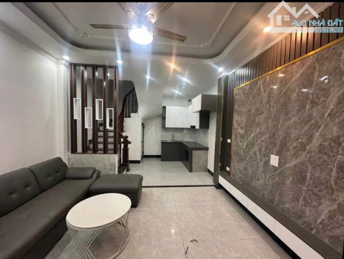 SIÊU GẤP: NHÀ 5 TẦNG, THANG MÁY, 2 MẶT NGÕ, SỔ ĐỎ 43M PHỐ TRẦN KHÁT TRÂN, Ô TÔ CÁCH 10M