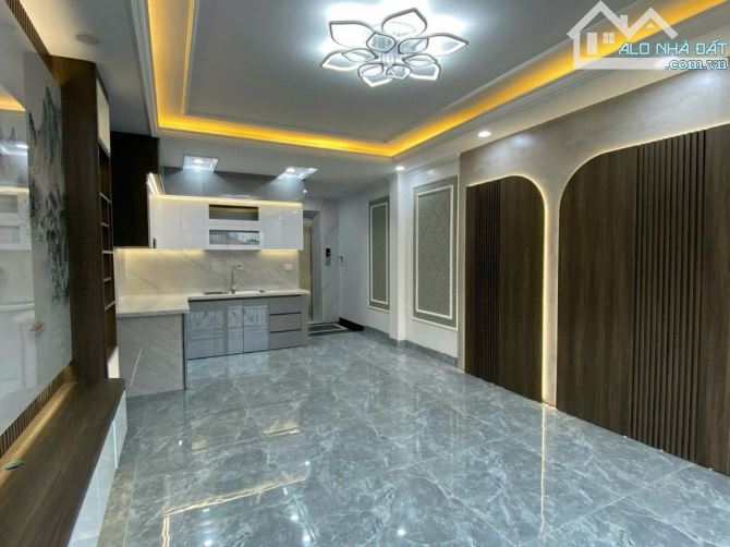 Cực Hiếm! Bán Nhà Mặt Phố Vũ Tông Phan, Cách 1 Nhà Ra Phố, 7 Tầng Thang Máy, 34m2.