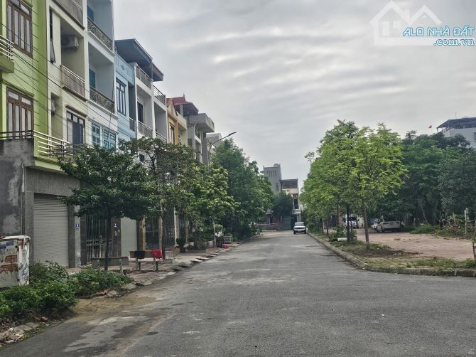 Bán đất giãn dân khả lễ 2 nhìn chếch vườn hoa DT 68m, MT4 m, Hướng TĐ, Giá 6,4 tỷ