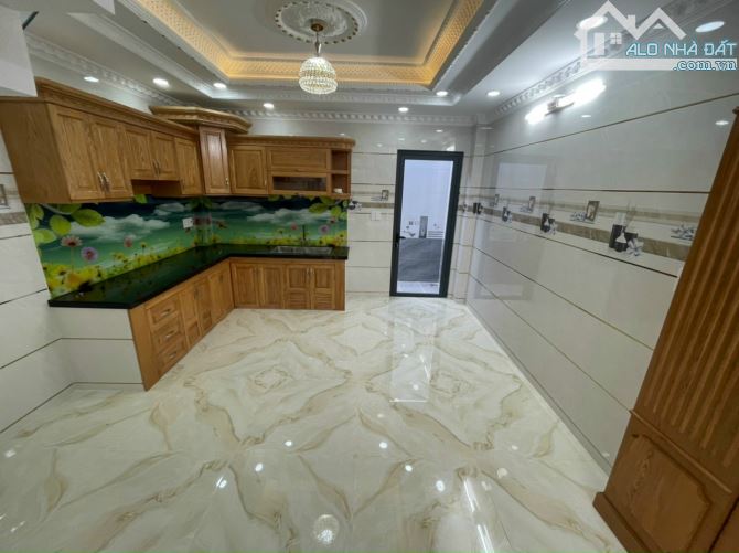 Bán Nhà Mặt Tiền Cửu Long Quận Tân Bình DT: 230M2 Kết cấu: Trệt 3 Tầng, Giá bán: 37 Tỷ