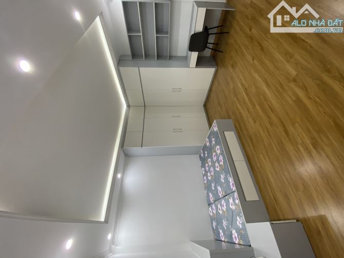NGỌC THUỴ - LONG BIÊN 31.8m2 X5TẦNG Ô TÔ ĐỖ CỔNG ,NT ĐẦY ĐỦ  NHÀ ĐẸP Ở NGAY GI.Á 5T.Ỷ XÍU