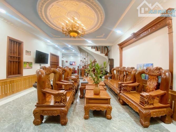 NHÀ ĐẸP, HẺM THÔNG RỘNG, NỘI THẤT XỊN XÒ, GẦN NÚT GIAO GÒ DƯA, 12X18, CHỈ 35 TỶ.