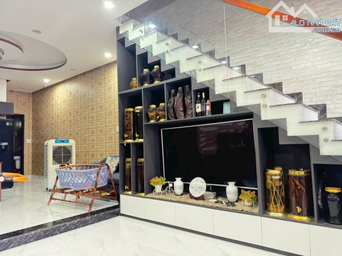 Bán nhà 2 tầng 2 mê đường 5.5m Liêm Lạc 25 - Hoà Xuân