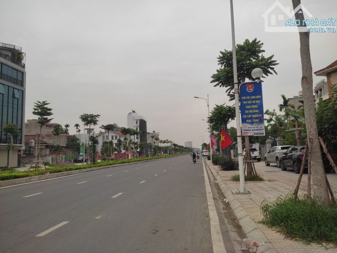💥 SIÊU PHẨM HỒNG TIẾN 100m lô góc MT phố 14m chỉ 47tỷ 💥