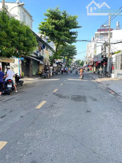 Bán nhà cũ nát ngay Nguyễn Súy, 4x12, hẻm xe hơi, hơn 4 tỷ