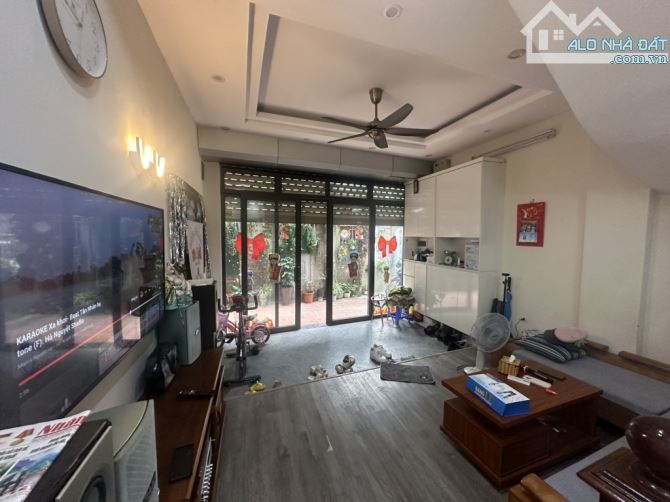 Bán nhà 5 tầng Long Biên – diện tích 40m² – xây mới chỉ 5,3 tỷ