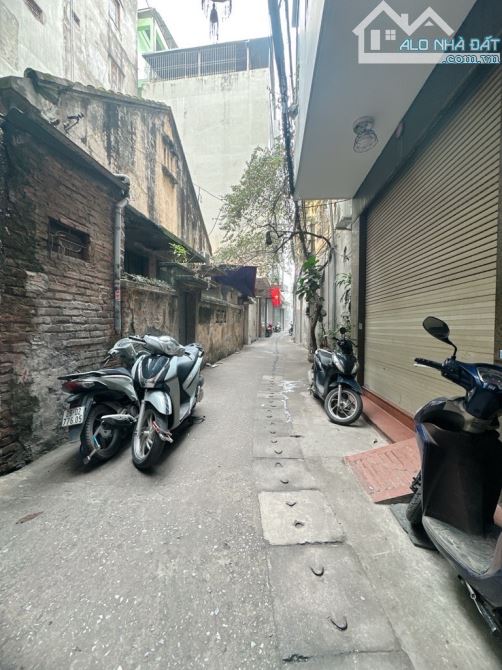 NGÕ ĐÊ TÔ HOÀNG ĐẦU PHỐ BẠCH MAI GIÁP ĐẠI CỒ VIỆT. 24M x 4 TẦNG ——-5,05 T.ỶY