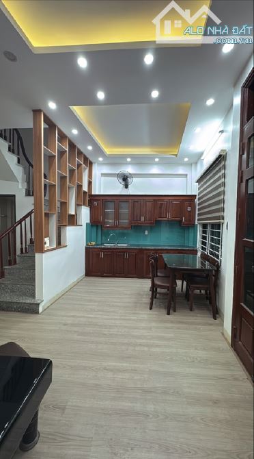 BÁN NHÀ ĐẸP PHỐ ĐẶNG VŨ HỶ – 32m2 x 5 Tầng, Mặt Tiền 4m – Chỉ Nhỉnh 5 Tỷ