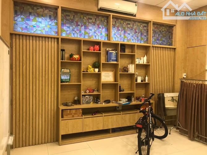 Mặt tiền Điện Biên Phủ 100m vị trí kinh doanh sát siêu thị nhà 5 tầng vừa ở vừa kinh doanh