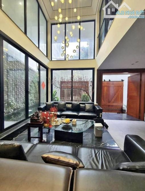 CẦN BÁN BIỆT THỰ PHỐ BỒ ĐỀ - VIEW HỒ - DIỆN TÍCH 180M² - GIÁ CHỈ 18 TỶ