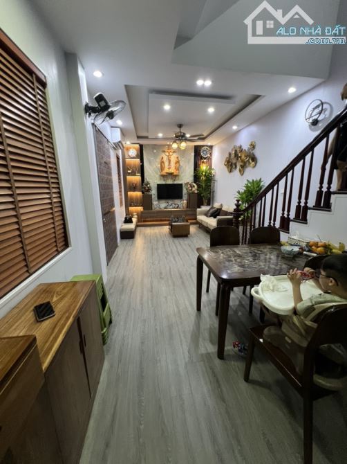 Nhà đẹp Khâm Thiên tặng nội thất 35m2-5 tầng ngõ to và nông