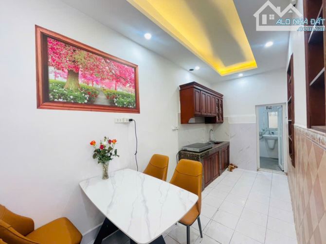 Bán Căn Tập Thể Cải Tạo Đẹp – View Thoáng – Gần Công Viên Tuổi Trẻ