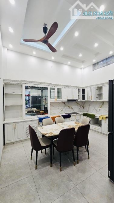 Bán nhà Ngọc Lâm, Long Biên- mặt ngõ ô tô tránh, phân lô, 50m2, mặt tiền 4m- Chẵn 14 tỷ