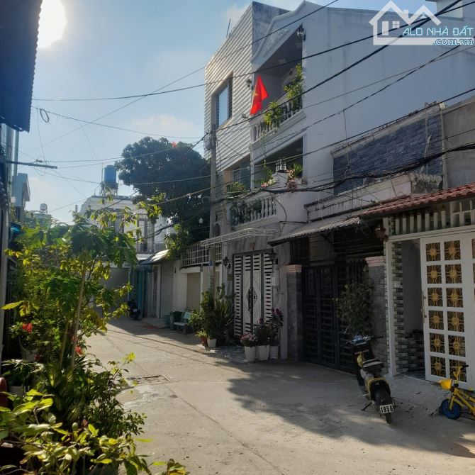 Gần cầu Phú Xuân, DT 5x12m, Hẻm xe hơi