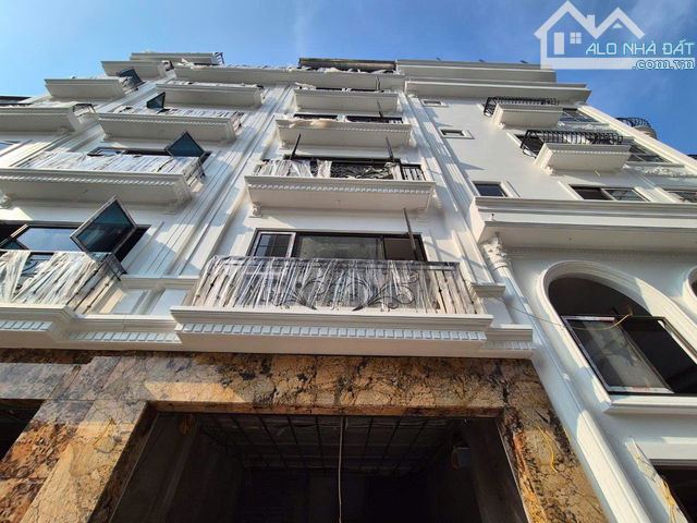 Bán nhà Định Công Hạ- Hoàng Mai, DT 37m x 7 tầng. Thang máy, ô tô đỗ cửa, kinh doanh