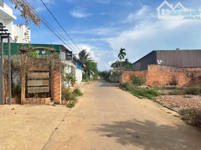 Bán đất mặt tiền A11 thôn 1 Cư Ebur