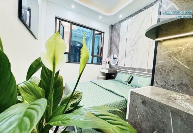 Vĩnh Hưng- LÔ GÓC, OTO QUA CỔNG- 34m2- 5 tỷ 9