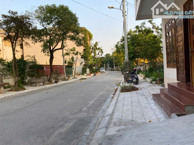 Cho thuê nhà 3 tầng tại Liên Bảo, Vĩnh Yên. Giá 12tr/tháng