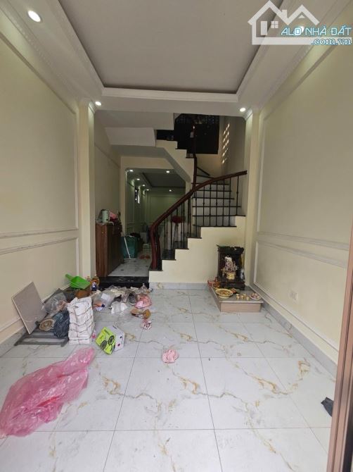 ❌Bán Nhà Lạc Long Quân - Cầu Giấy - 32m2 x 5 tầng - 6 tỷ 1 - 100m ra phố.