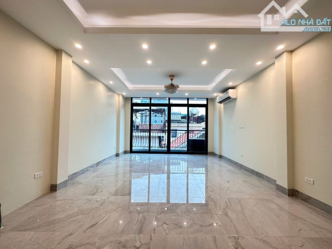 Trung tâm Đống Đa, phố Chùa Láng nhà đẹp ô tô ngủ trong nhà: 51m2, 6 tầng, MT 4.7m, 16 tỷ