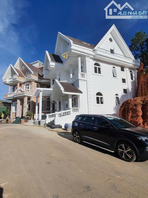 CĂN VILLA ĐẸP ĐƯỜNG HAI Ô TÔ NÉ NHAU KHU VILLA  BIỆT THỰ SANG TRỌNG