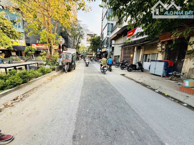 ĐẤT MẶT HỒ ĐẦM TRÒN 35 TỶ 95m MT 4m VỈA HÈ 3 Ô TÔ TRÁNH KINH DOANH SẦM UẤT ĐỘI CẤN BA ĐÌNH