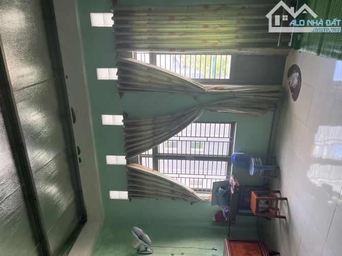 Bán Nhà 2 Tầng Đường kinh doanh hoàng văn thụ. Dt 90m2 ngang 5m. Giá 8tỷ xx. Đông nam