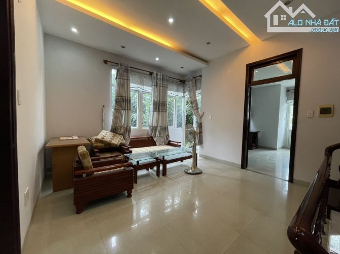 👉Bán Nhà 3Tầng Đường Lê Thạch - Ngay Đoạn Đầu Kinh Doanh - Quận Cẩm Lệ- Gía 5,7Tỷ