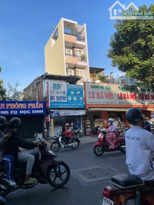 Cho thuê nhà đường Thành Thái, P14, Q10 - DT: 4x12m - 3 lầu giá 32 triệu/tháng.