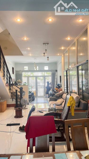 Nhà 4 tầng mặt tiền ông ích khiêm phường 9 Vũng Tàu