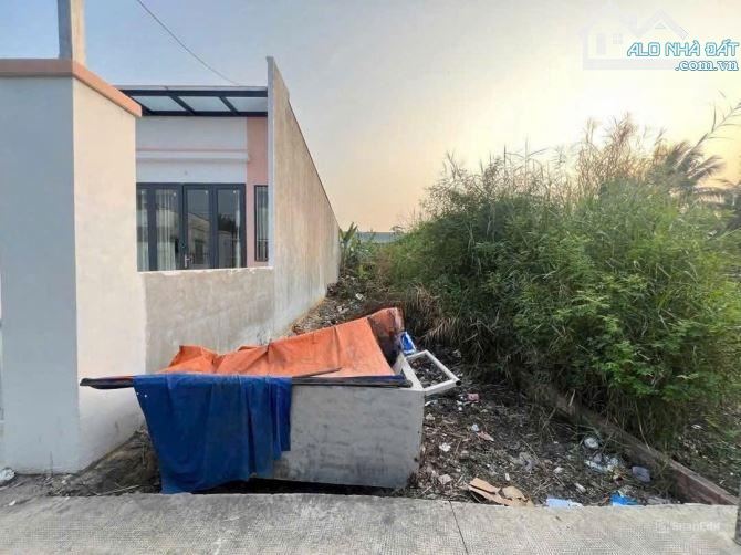 CẦN BÁN LÔ ĐẤT NỀN GIÁ RẺ ,SHR CÔNG CHỨNG NGAY ,ĐỨC HÒA LONG AN