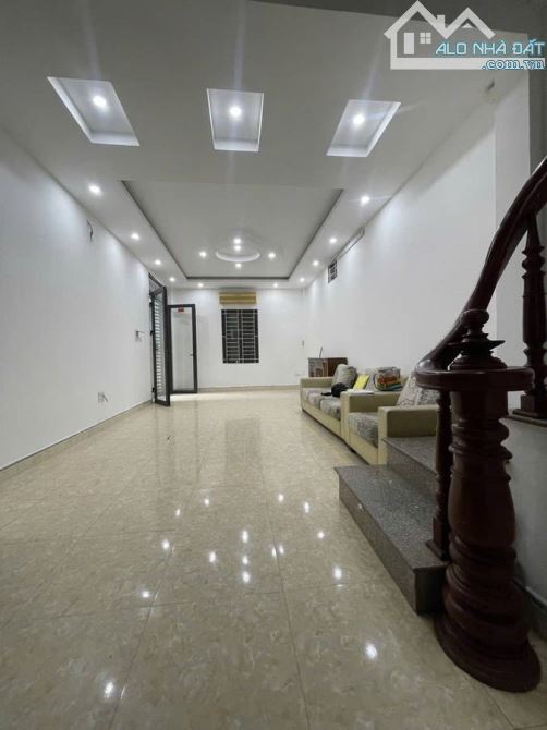 Bán Nhà 5Tầng Nguyễn Văn Cừ Long Biên | Không Gian Rộng Vị Trí Trung Tâm | 6,8 Tỷ