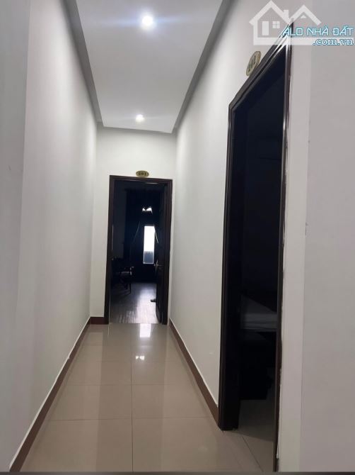 BÁN TÒA KHÁCH SẠN 2 MẶT TIỀN – NGUYỄN TẤT THÀNH – FULL PHÒNG KHAI THÁC          👉 DT: 125