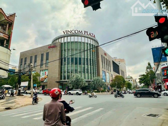 Bán ShopHouse 1 trêt 2 lầu hoàn thiện đẹp ngay trung tâm thương mại Vincom Biên Hòa