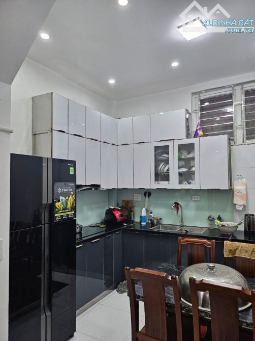 Bán nhà mặt ngõ Quan Hoa Cầu giấy
