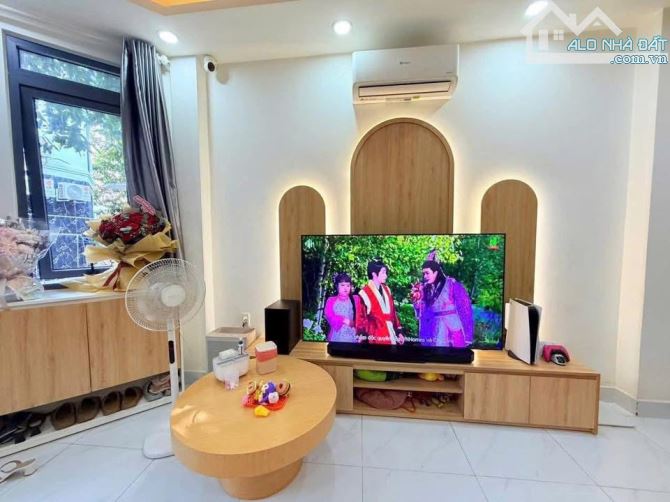 Bán Nhà Bình Thạnh,Hoàng Hoa Thám - Nhà Đẹp 4 Tầng - DT 40m2 - Full Nội Thất - Nhỉnh 6 tỷ
