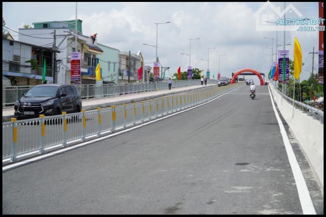 nhà lô góc 2 mặt tiền cực kỳ đẹp, khu dân cư văn minh đáng sống.