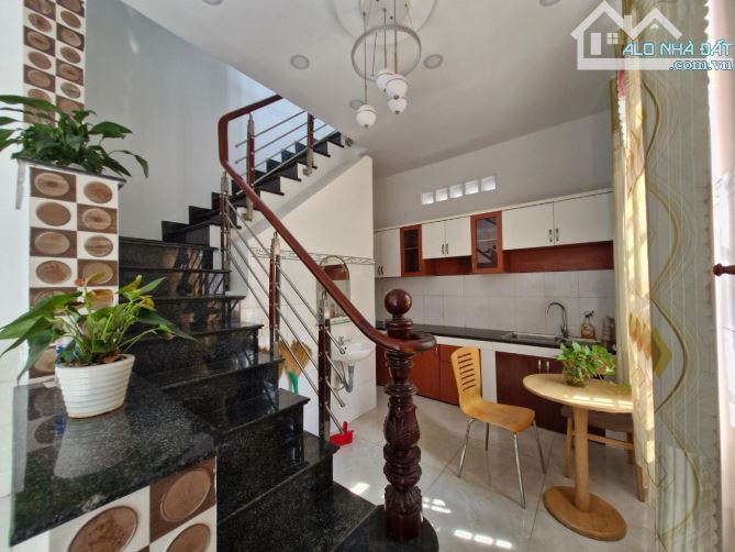 🏠 Nhà mới ở ngay tại trung tâm phước Long B - Quận9 . 👉 Giá chỉ 3tỷ8🔥  ✅ DT 37m2, DT sử